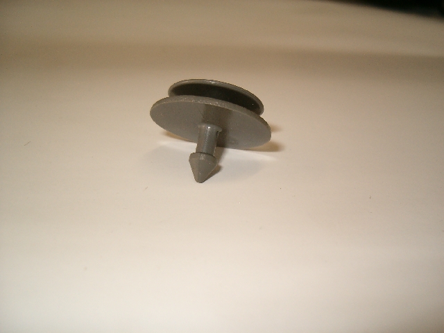 Aufhängeknopf Sicherheitsgurt an Hintersitz grau - zum Schlieen ins Bild klicken